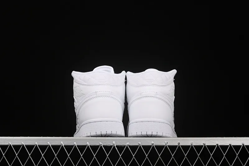 All Categories Air Jordan Jordan Series Basketball Shoes Air Jordan 1 Mid Air Jordan 1 Mid "Quilted White" AJ1 Joe 1 White Diamond "Little Chanel" Mid-top Versatile Casual Sports Shoes DB6078-100